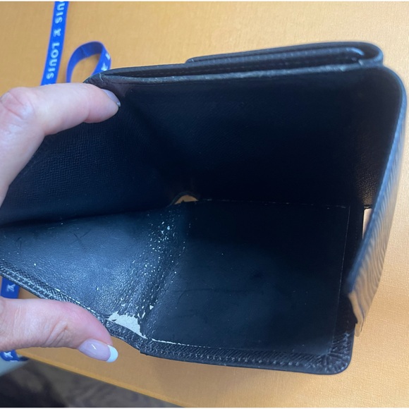 Louis Vuitton black Epi Elise wallet - authentic - Picture 4 of 5